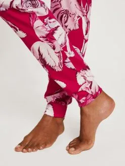 Calida Blooming Nights Bündchen-Pyjama Barberry Red -Unterwäsche Verkäufe Calida Blooming Nights Buendchen Pyjama rot 43352 176 4