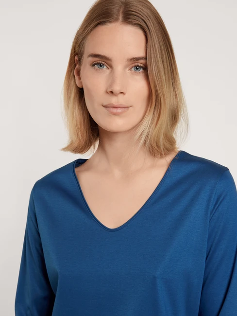 Calida Favourites Provence Langarm-Shirt, V-Neck Lapis Blue 7 Calida Favourites Provence Langarm-Shirt, V-Neck Lapis Blue – Bild 5