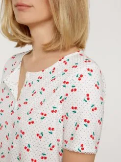 Calida Fruity Dreams Kurzarm-Nachthemd, Länge 95cm Red Glow 10 Calida Fruity Dreams Kurzarm-Nachthemd, Länge 95cm Red Glow -Unterwäsche Verkäufe Calida Fruity Dreams Kurzarm Nachthemd Laenge 95cm rot 34353 136 2