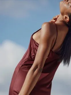 Calida Glamorous Nights Nachthemd Mit Spaghettiträgern, Länge 120cm Dark Cherry -Unterwäsche Verkäufe Calida Glamorous Nights Nachthemd Laenge 120cm rot 34097 177 3