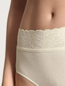 Calida Iconics Midislip Champagne 8 Calida Iconics Midislip Champagne -Unterwäsche Verkäufe Calida Lycraspitze Midi Slip high waist champagner 23907 134 2