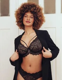 SugarShape BH "Valerie On Fire" Black 11 SugarShape BH "Valerie On Fire" Black -Unterwäsche Verkäufe sugarshape bh valerie on fire black front editorial single crop 2