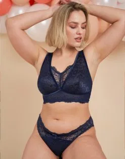 SugarShape Bralette "Eliana Velvet" Navy -Unterwäsche Verkäufe sugarshape bralette brazilian slip eliana velvet navy front packshot model sand single bhs 80 97 5 hs 110 full 3
