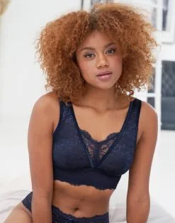 SugarShape Bralette "Eliana Velvet" Navy -Unterwäsche Verkäufe sugarshape bralette eliana velvet navy front editorial single bhs 75 90 crop 1