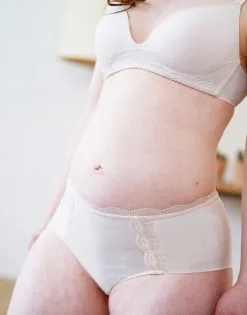 SugarShape Bralette "Clara" Powder -Unterwäsche Verkäufe sugarshape bralette high panty clara powder front editorial single bhs 75 82 5 hs 100 full 2