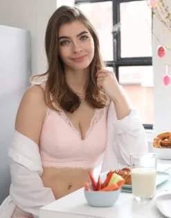 SugarShape Bralette "Sakana" Rosé -Unterwäsche Verkäufe sugarshape bralette sakana rose front editorial single crop 2