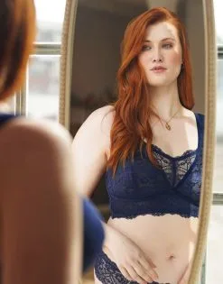 SugarShape Bralette "Eliana Velvet" Navy -Unterwäsche Verkäufe sugarshape bralette string eliana velvet navy front editorial single bhs 90 1075 hs 115 full 1