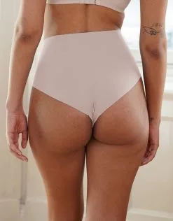 SugarShape High-Brazilian-Slip "Invisible" Sand 12 SugarShape High-Brazilian-Slip "Invisible" Sand -Unterwäsche Verkäufe sugarshape high brazilian slip invisible sand back editorial single crop 2