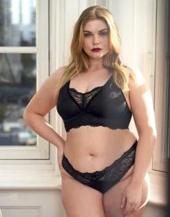 SugarShape Bralette "Eliana Velvet" Black -Unterwäsche Verkäufe sugarshape shop bralette eliana velvet black front editorial single full 1