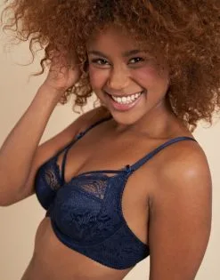 SugarShape BH "Eliana Velvet" Navy -Unterwäsche Verkäufe sugarshape spitzen bh eliana velvet navy front packshot model sand single bhs 75 90 crop 4