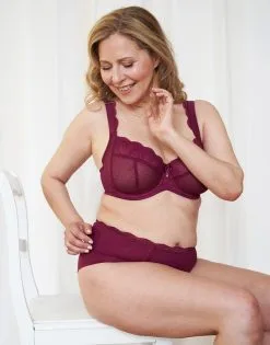 SugarShape High-Panty "Clara" Bordeaux -Unterwäsche Verkäufe sugarshape unwattierter bh high panty clara lace bordeaux front editorial single bhs 80 97 5 hs 110 full 41